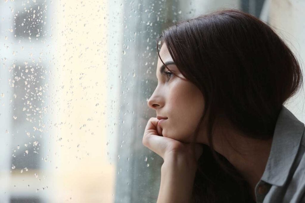 How To Stop Missing Someone When You're Heartbroken