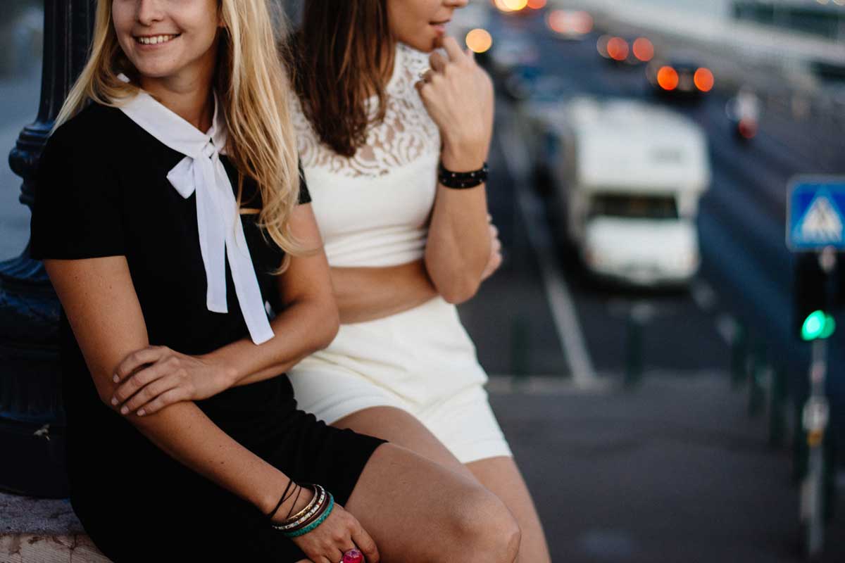 Fake Friends: How To Spot, Drop & Move On From A Fake Friend